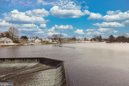 84 Warwick Way, Southampton NJ 08088-1122 exterior