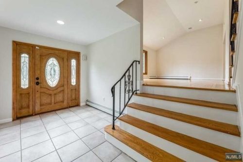 90 Wells Ct, Demarest NJ  07627-2124 exterior