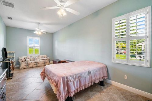 386 Dalton Cir, Fort Pierce FL 34953-5850 exterior