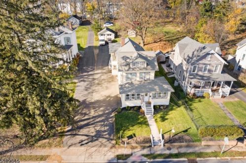 54 Main St, Clinton NJ 08809-1250 exterior