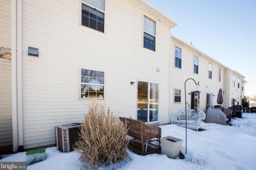 211 Cherrywood Ct, Pottstown PA 19464-9230 exterior