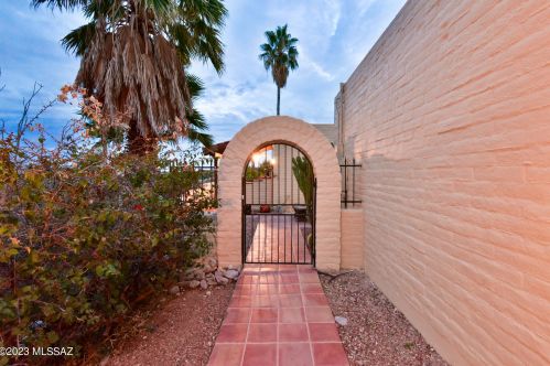 5461 Camino De La Culebra, Tucson, AZ 85750-1473