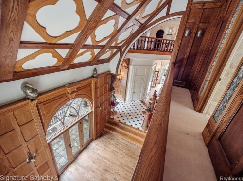 2009 Victoria Hl, Rochester MI exterior