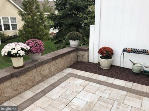 49 Falcon Ct, Trenton NJ 08690-2466 exterior