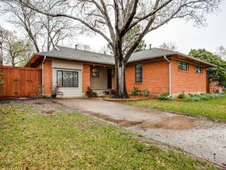 8834 Liptonshire Dr, Dallas TX  75238-3600 exterior