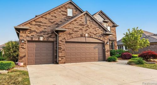 19360 Elkhound Dr, Macomb Township, MI 48044-6708