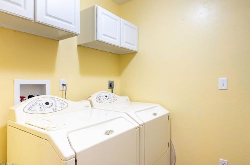 4355 7 Ave, Naples FL 34119-0015 exterior