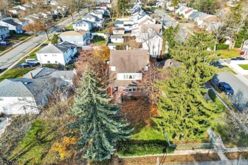 721 Pleasant Vly Way, Town Center NJ 07052-2810 exterior