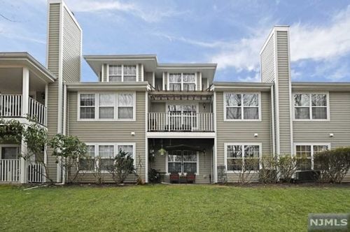 1422 York St, Mahwah NJ 07430-3268 exterior