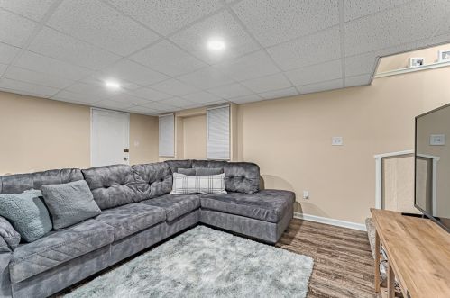 1421 Harris Ave, Pittsburgh PA 15205-3946 exterior