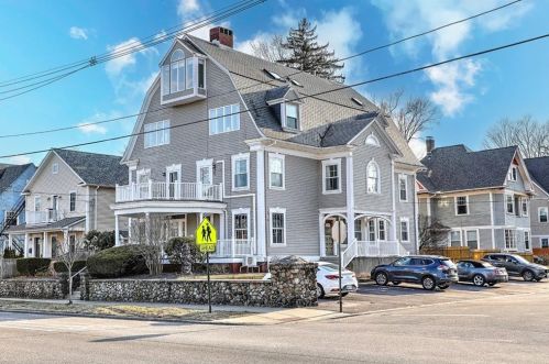 1291 Narragansett Blvd, Providence RI 02905-3825 exterior