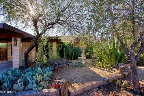 1945 Campo Bello Dr, Phoenix, AZ 85022-2117