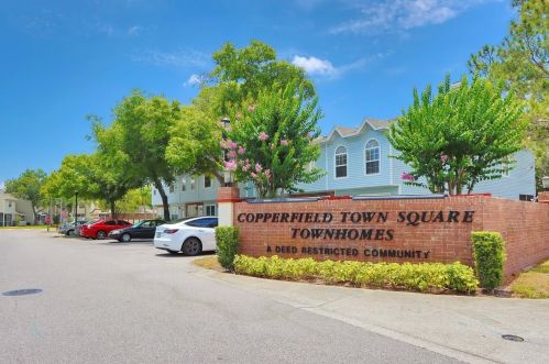 7501 Hollowell Dr, Tampa, FL 33615-1571