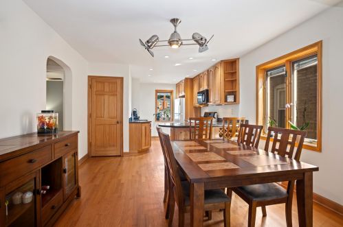 5051 New England Ave, Chicago, IL 60656-3702