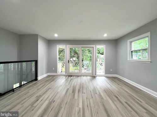 5910 Brookview Dr, Alexandria VA 22310-1819 exterior