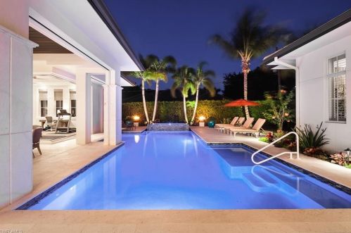 1582 Crayton Rd, Naples FL 34102-5070 exterior