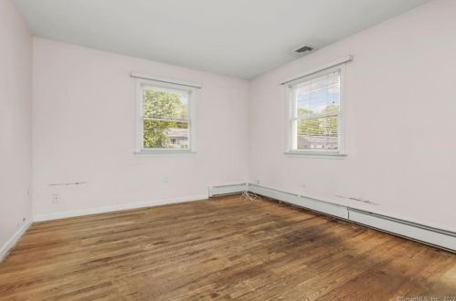 11 Donna Dr, Norwalk CT 06854-1331 exterior