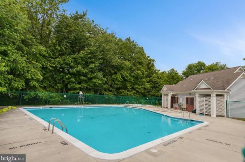 7510 Snowpea Ct, Alexandria VA 22306-2257 exterior