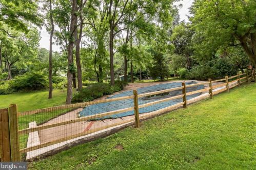 1905 Heritage Rd, Huntingdon Valley PA  19006-7813 exterior