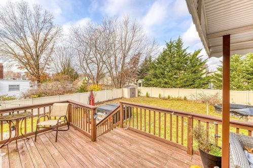 8 Linda Ln, Babylon NY exterior