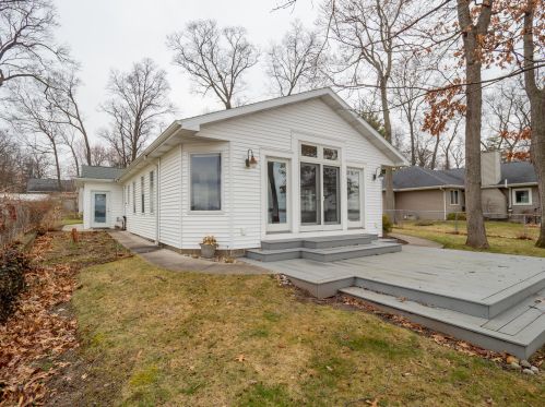 1116 Forest Dr, Kalamazoo, MI 49002-6314