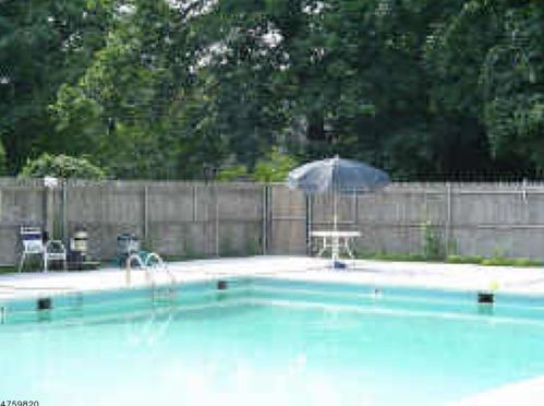 106 Pitney Pl, Morristown NJ 07960-6193 exterior