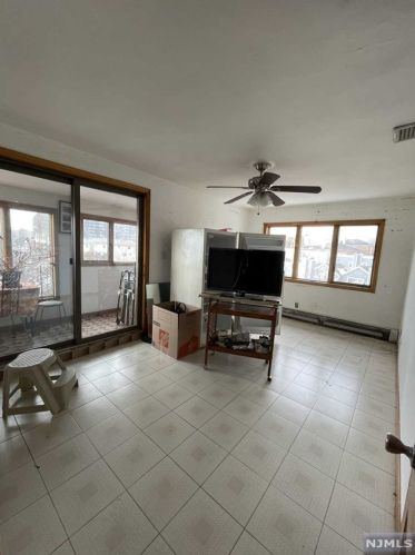 114 Pne St, Cliffside Park NJ 07010-1018 exterior