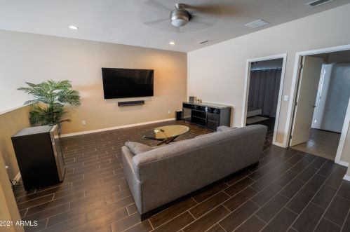 7821 21st Ave, Phoenix AZ  85021-6807 exterior