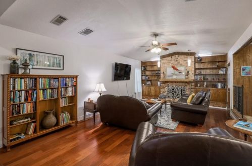 2624 Barton Hills Dr, Austin TX  78704-4508 exterior