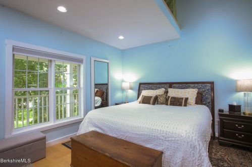 15 Franklin St, Lenox MA 01240-2304 exterior