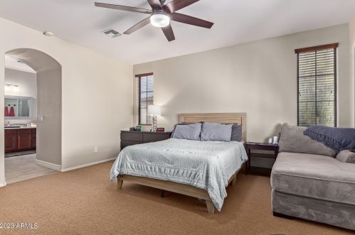 2376 Dusty Wren Dr, Phoenix AZ  85085-7032 exterior