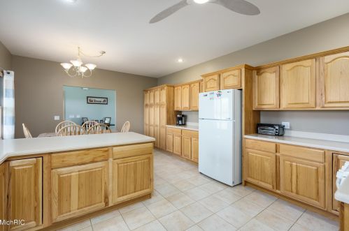 8242 E Ave, Kalamazoo MI 49048-9622 exterior