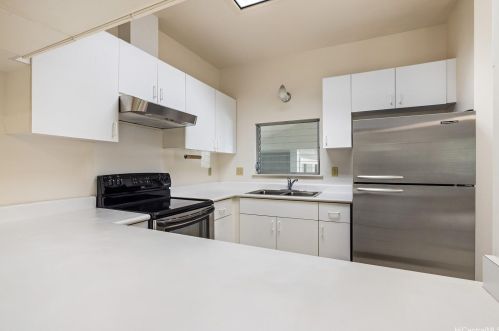 370 Elelupe Rd, Honolulu HI 96821-2248 exterior