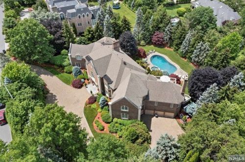 97 Hoover Dr, Cresskill NJ  07626-1705 exterior