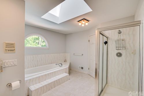 102 King St, Edison NJ 08820-1023 exterior