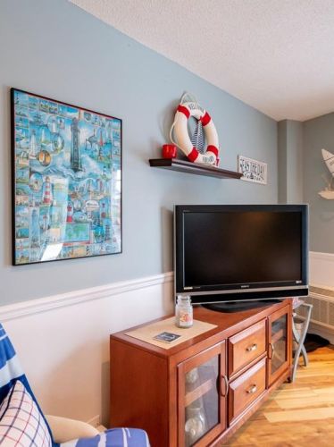 2 Capella, Middletown RI 02840-1590 exterior