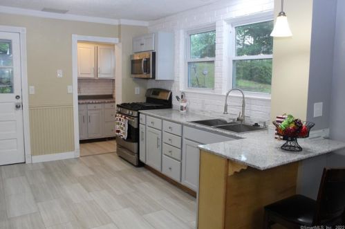 135 Autumn St, Manchester CT  06040-5519 exterior