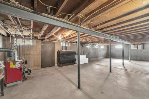 18 Cora St, Enfield CT 06082-5119 exterior