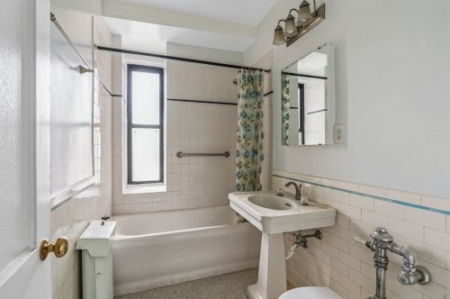 1755 55th St, Chicago IL 60615-5992 exterior