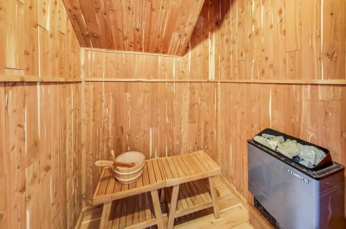 3013 Honore St, Chicago IL 60657-2000 exterior