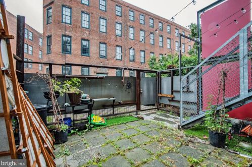 145 Laurel St, Philadelphia PA 19123-2315 exterior