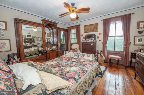 558 18 St, Philadelphia PA 19140-1014 exterior