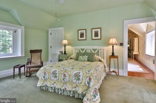 455 Chestnut Hill Ave, Philadelphia PA 19118-2712 exterior