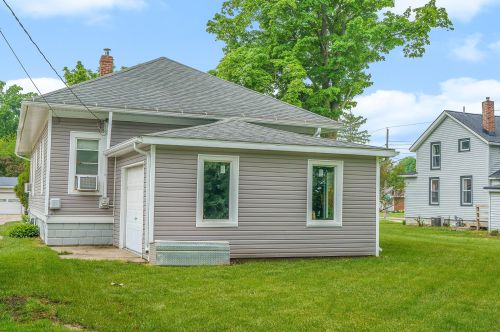 204 Cass St, Berrien Springs MI 49103-1217 exterior