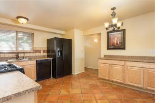 3235 Manitoba Ave, Tucson, AZ 85730-1906