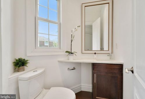 9318 Cranford Dr, Rockville MD 20854-2231 exterior