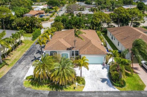 46 Lake Eden Dr, Boynton Beach, FL 33435-8667