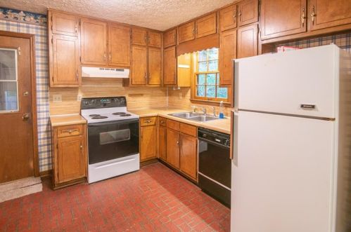 2393 White Cir, Lithonia, GA 30039-4241