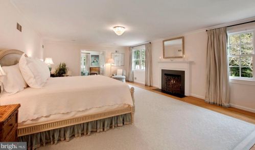 11013 Cripplegate Rd, Rockville MD 20854-1630 exterior