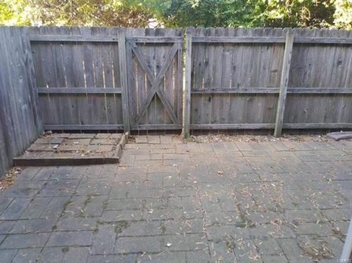 8739 Santa Bella Dr D, Hazelwood MO 63042-2917 exterior